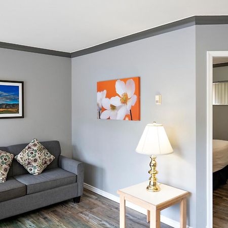 Tiki Shores Inn & Suites Πέντικτον Εξωτερικό φωτογραφία