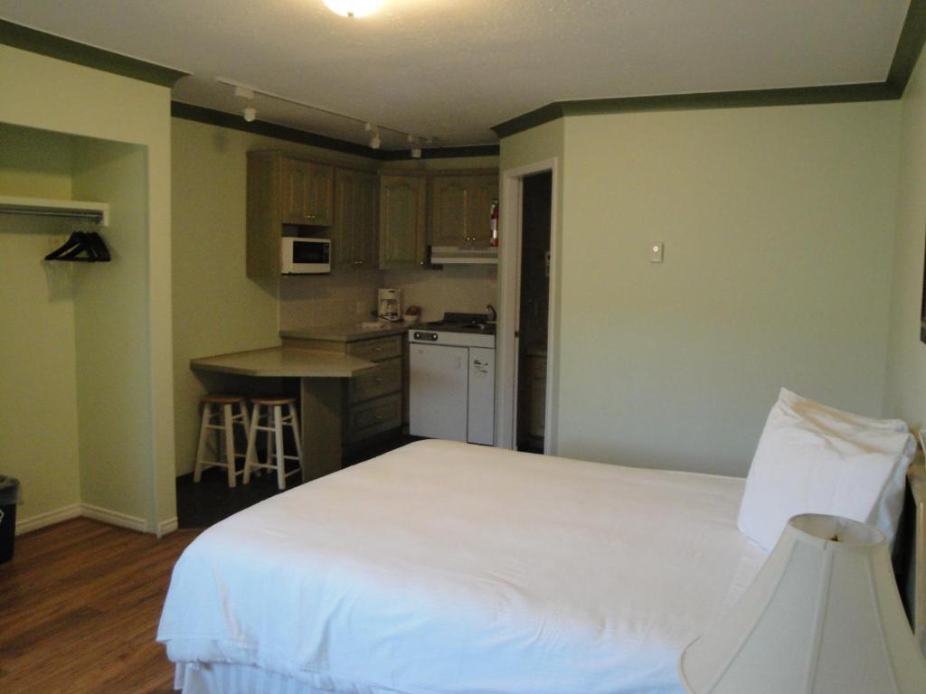 Tiki Shores Inn & Suites Πέντικτον Δωμάτιο φωτογραφία