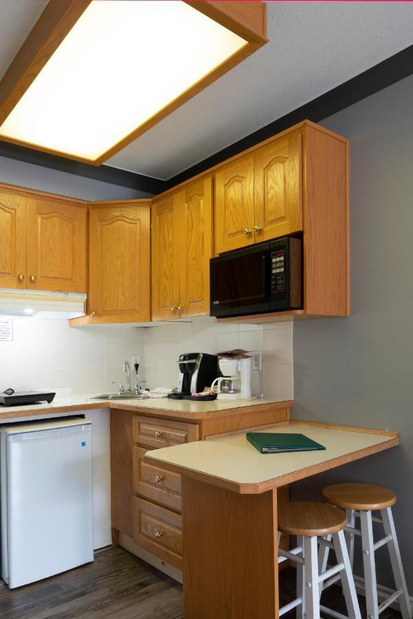 Tiki Shores Inn & Suites Πέντικτον Εξωτερικό φωτογραφία