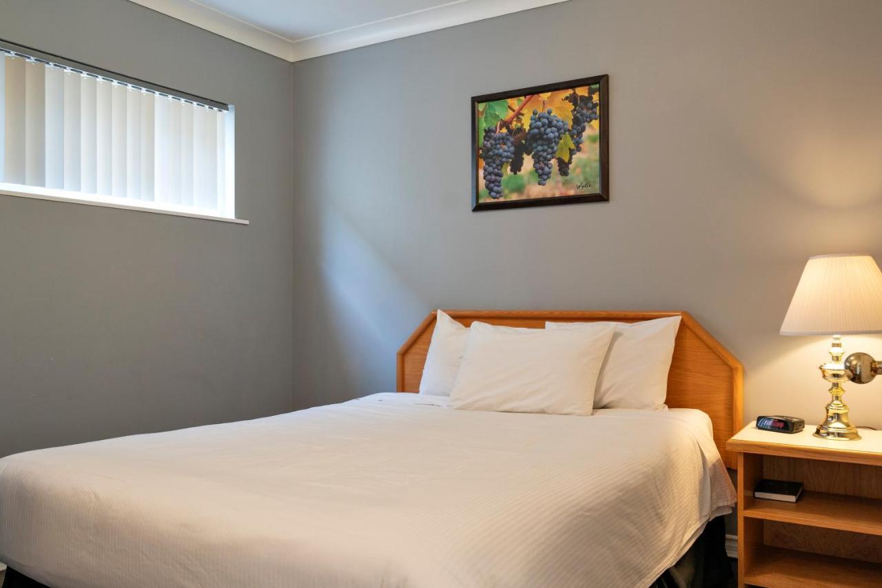 Tiki Shores Inn & Suites Πέντικτον Εξωτερικό φωτογραφία